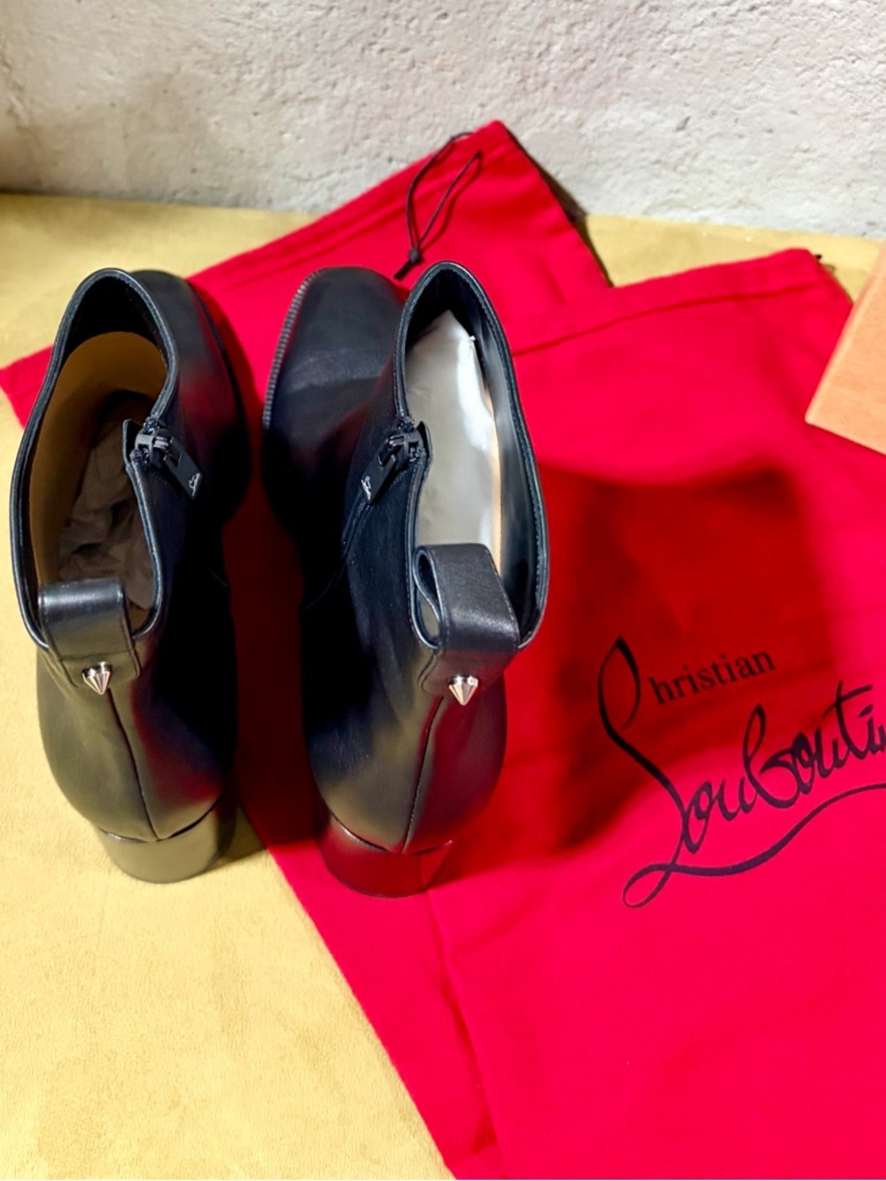 Christian Louboutin Black leather boots with box & Red Drawstring Dust bags - Picture 7 of 11